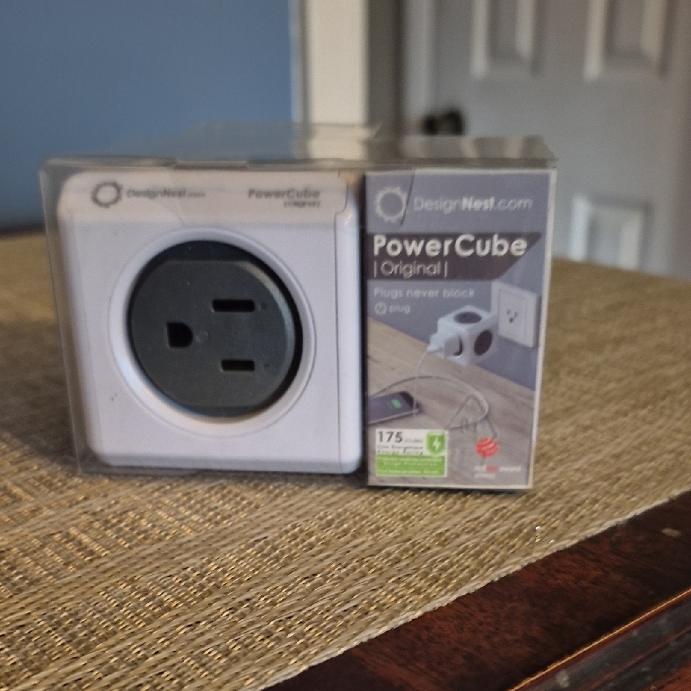 DesignNest PowerCube Original White Power Outlet Cube